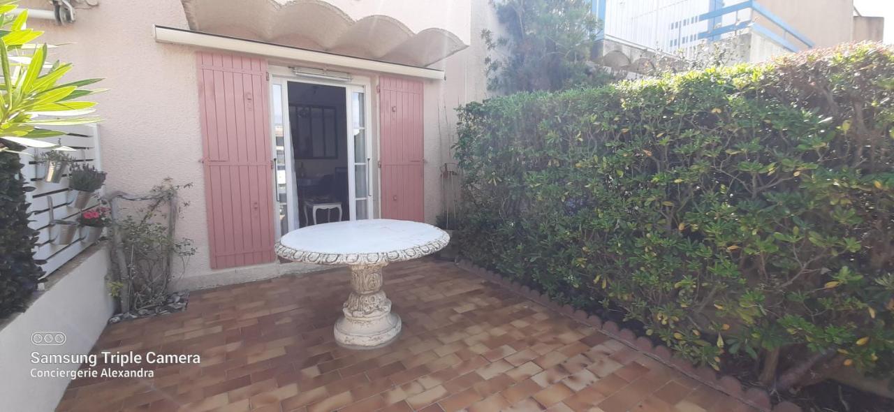 Villa Aux Capellans Sur La Marina Pour 4 Personnes - Vue Marina - Parking - Plage A 5 Min A Pied サン・シプリアン エクステリア 写真